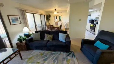 2BR Half Block to Beach, Pool Hot Tub Patio SPI - image 43 of 135