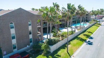 2BR Half Block to Beach, Pool Hot Tub Patio SPI - image 123 of 135