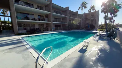 2BR Half Block to Beach, Pool Hot Tub Patio SPI - image 105 of 135