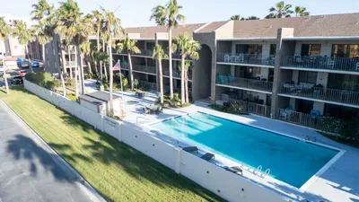 2BR Half Block to Beach, Pool Hot Tub Patio SPI - image 31 of 135