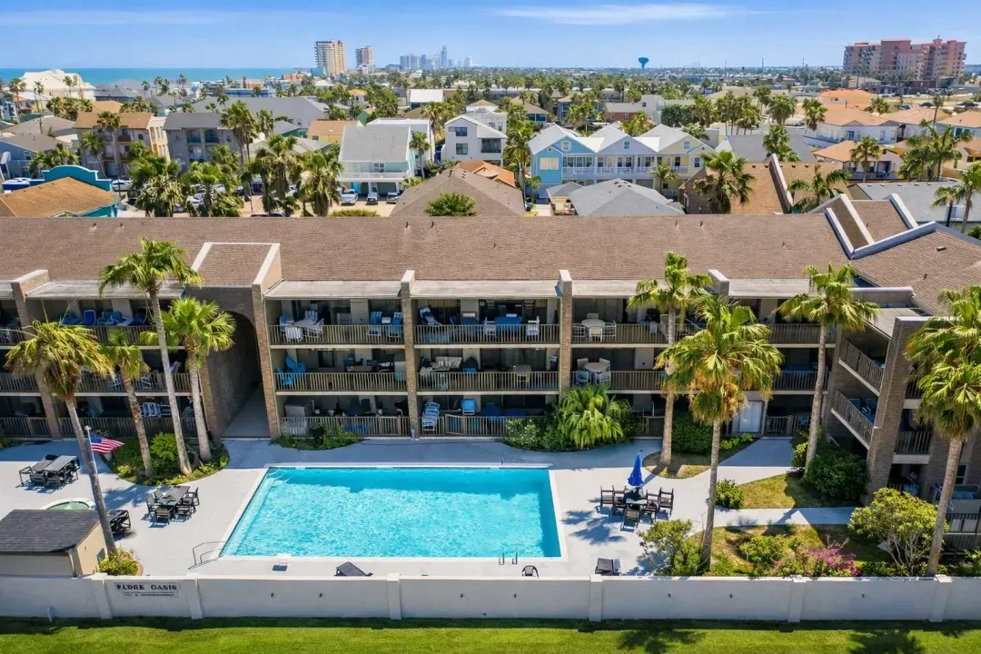 2BR Half Block to Beach, Pool Hot Tub Patio SPI - image 1 of 135