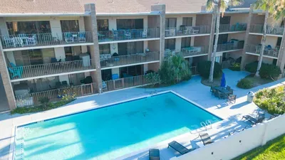 2BR Half Block to Beach, Pool Hot Tub Patio SPI - image 135 of 135