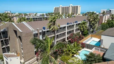 2BR Half Block to Beach, Pool Hot Tub Patio SPI - image 109 of 135