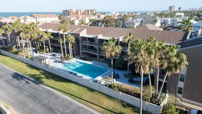2BR Half Block to Beach, Pool Hot Tub Patio SPI - image 129 of 135