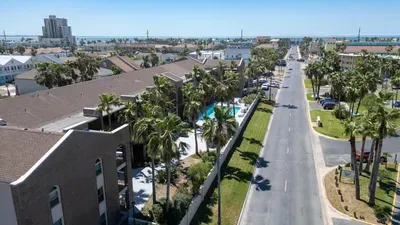 2BR Half Block to Beach, Pool Hot Tub Patio SPI - image 116 of 135