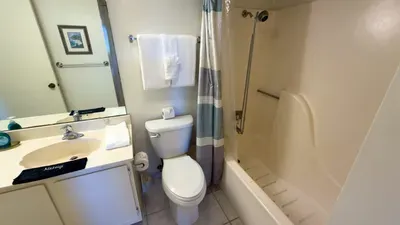 2BR Half Block to Beach, Pool Hot Tub Patio SPI - image 75 of 135
