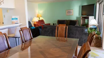 2BR Half Block to Beach, Pool Hot Tub Patio SPI - image 37 of 135