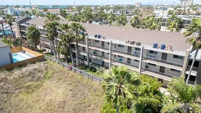 2BR Half Block to Beach, Pool Hot Tub Patio SPI - image 115 of 135