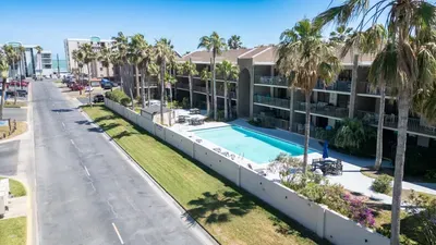 2BR Half Block to Beach, Pool Hot Tub Patio SPI - image 108 of 135