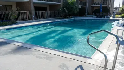 2BR Half Block to Beach, Pool Hot Tub Patio SPI - image 97 of 135