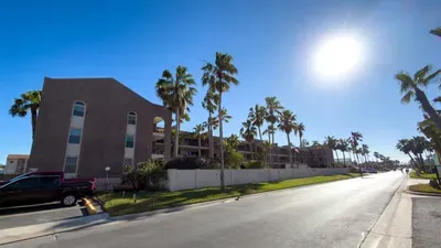 2BR Half Block to Beach, Pool Hot Tub Patio SPI - image 17 of 135