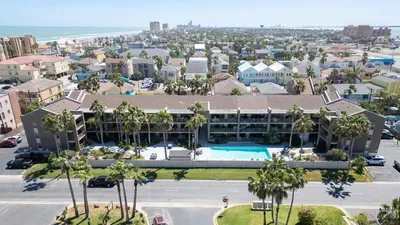 2BR Half Block to Beach, Pool Hot Tub Patio SPI - image 118 of 135
