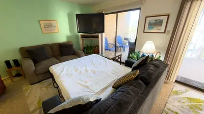 2BR Half Block to Beach, Pool Hot Tub Patio SPI - image 49 of 135