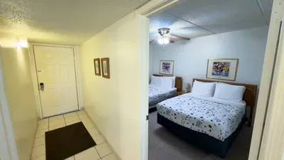 2BR Half Block to Beach, Pool Hot Tub Patio SPI - image 29 of 135