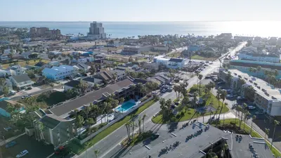 2BR Half Block to Beach, Pool Hot Tub Patio SPI - image 125 of 135