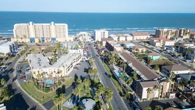 2BR Half Block to Beach, Pool Hot Tub Patio SPI - image 122 of 135