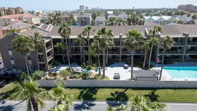 2BR Half Block to Beach, Pool Hot Tub Patio SPI - image 119 of 135