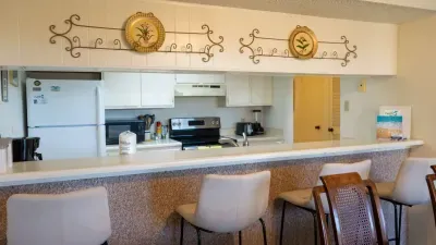 2BR Half Block to Beach, Pool Hot Tub Patio SPI - image 25 of 135