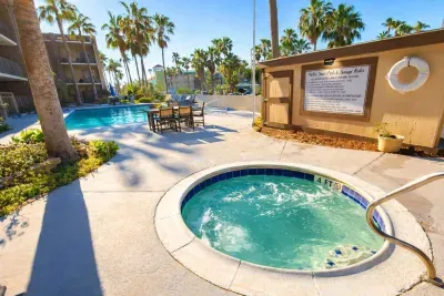 2BR Half Block to Beach, Pool Hot Tub Patio SPI - image 3 of 135