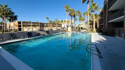 2BR Half Block to Beach, Pool Hot Tub Patio SPI - image 26 of 135