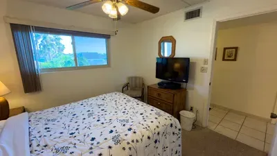 2BR Half Block to Beach, Pool Hot Tub Patio SPI - image 70 of 135