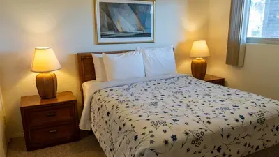 2BR Half Block to Beach, Pool Hot Tub Patio SPI - image 65 of 135
