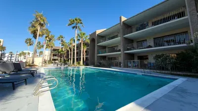 2BR Half Block to Beach, Pool Hot Tub Patio SPI - image 106 of 135