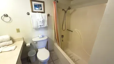 2BR Half Block to Beach, Pool Hot Tub Patio SPI - image 85 of 135