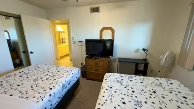 2BR Half Block to Beach, Pool Hot Tub Patio SPI - image 84 of 135