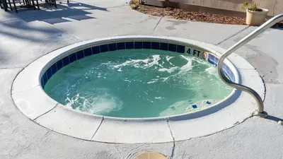2BR Half Block to Beach, Pool Hot Tub Patio SPI - image 100 of 135