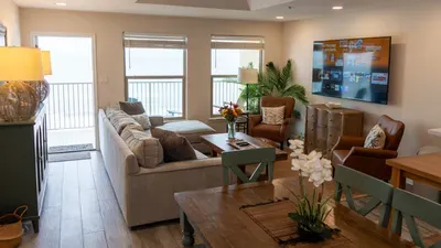 Penthouse Beachfront Views Renovated - image 21 of 133