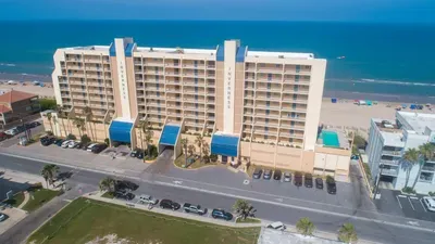 Penthouse Beachfront Views Renovated - image 102 of 133