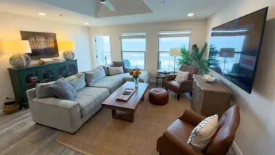 Penthouse Beachfront Views Renovated - image 24 of 133