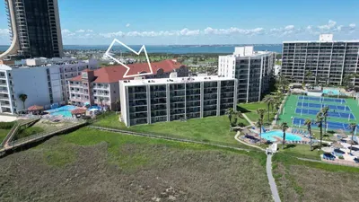Direct beach front & Resort like heated pool - image 48 of 112