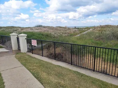 Direct beach front & Resort like heated pool - image 31 of 112