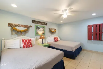 Beachfront Bargain " 2 Levels " 2 Pools & Hot Tubs - image 14 of 78