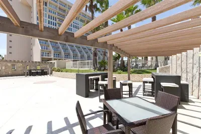 Beachfront Bargain " 2 Levels " 2 Pools & Hot Tubs - image 51 of 78