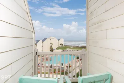Beachfront Bargain " 2 Levels " 2 Pools & Hot Tubs - image 22 of 78