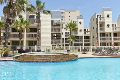 Beachfront Bargain " 2 Levels " 2 Pools & Hot Tubs - image 64 of 78