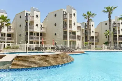 Beachfront Bargain " 2 Levels " 2 Pools & Hot Tubs - image 62 of 78