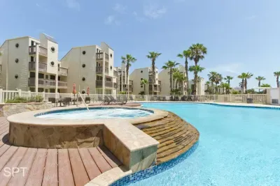 Beachfront Bargain " 2 Levels " 2 Pools & Hot Tubs - image 60 of 78