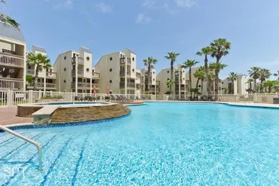 Beachfront Bargain " 2 Levels " 2 Pools & Hot Tubs - image 61 of 78