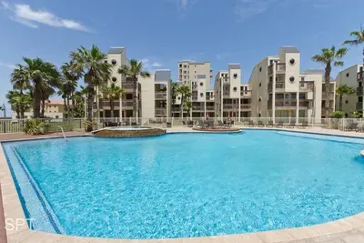 Beachfront Bargain " 2 Levels " 2 Pools & Hot Tubs - image 65 of 78