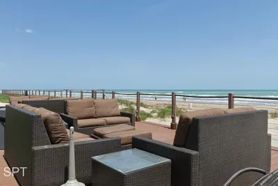 Beachfront Bargain " 2 Levels " 2 Pools & Hot Tubs - image 34 of 78