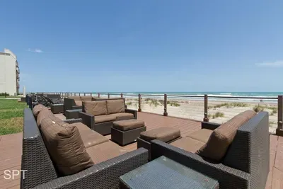 Beachfront Bargain " 2 Levels " 2 Pools & Hot Tubs - image 30 of 78