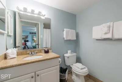 Beachfront Bargain " 2 Levels " 2 Pools & Hot Tubs - image 16 of 78