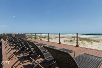 Beachfront Bargain " 2 Levels " 2 Pools & Hot Tubs - image 33 of 78