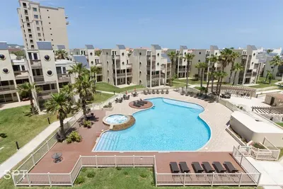 Beachfront Bargain " 2 Levels " 2 Pools & Hot Tubs - image 74 of 78