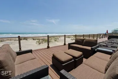 Beachfront Bargain " 2 Levels " 2 Pools & Hot Tubs - image 36 of 78
