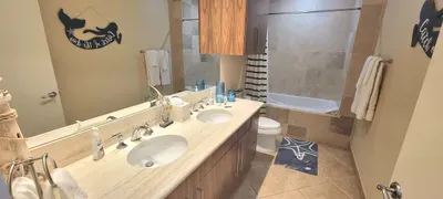 A clean, coastal‑inspired bathroom with soft tones, simple décor, and an easy, relaxed flow. The space feels fresh and welcoming, with thoughtful touches that keep the vibe calm and unhurried, creating a comfortable spot to reset during any stay.
